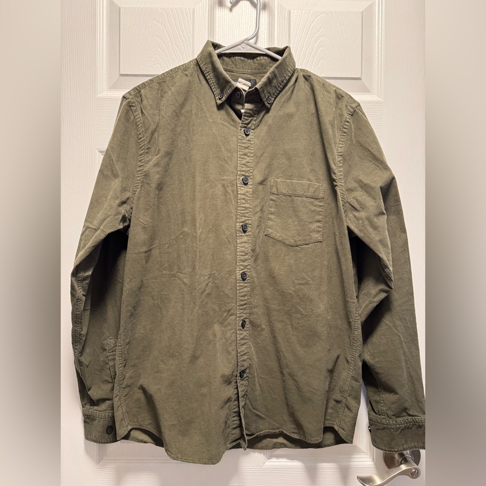 Men's Olive Green Button-Up Shirt